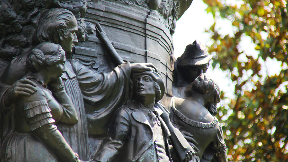 Суд заблокировал снос памятника конфедератам на Арлингтонском национальном кладбище