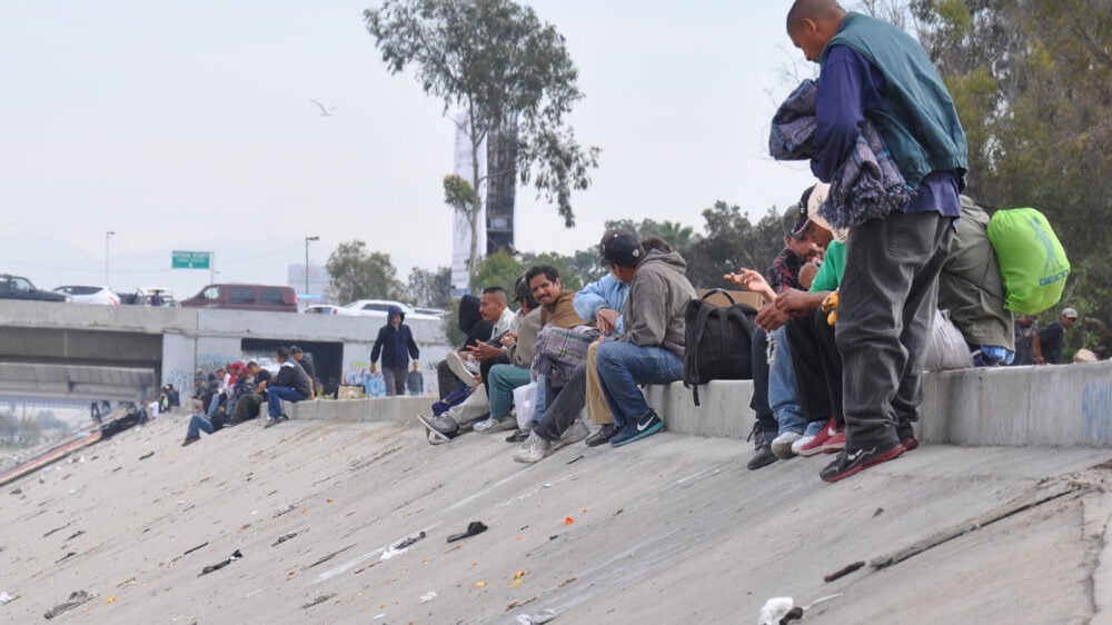 Шесть тысяч мигрантов начали марш через Мексику перед приездом Блинкена