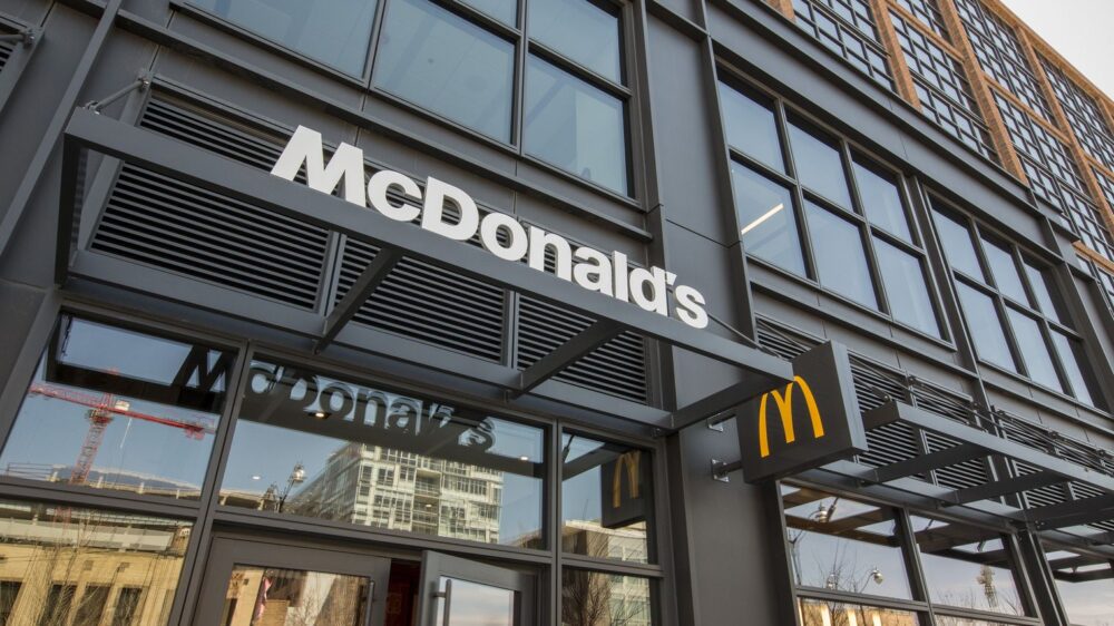 McDonald’s откроет 10 000 новых ресторанов к 2027 году