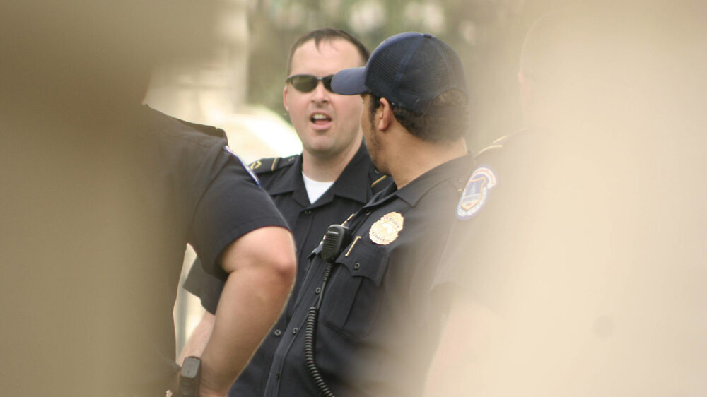 Во Флориде полицейских лишили права на анонимность во всех делах, связанных с гибелью задержанных
