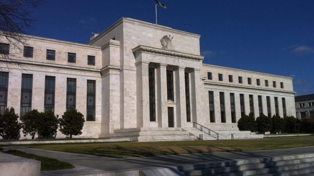 ФРС сохранила ставку на уровне 5,25-5,5%