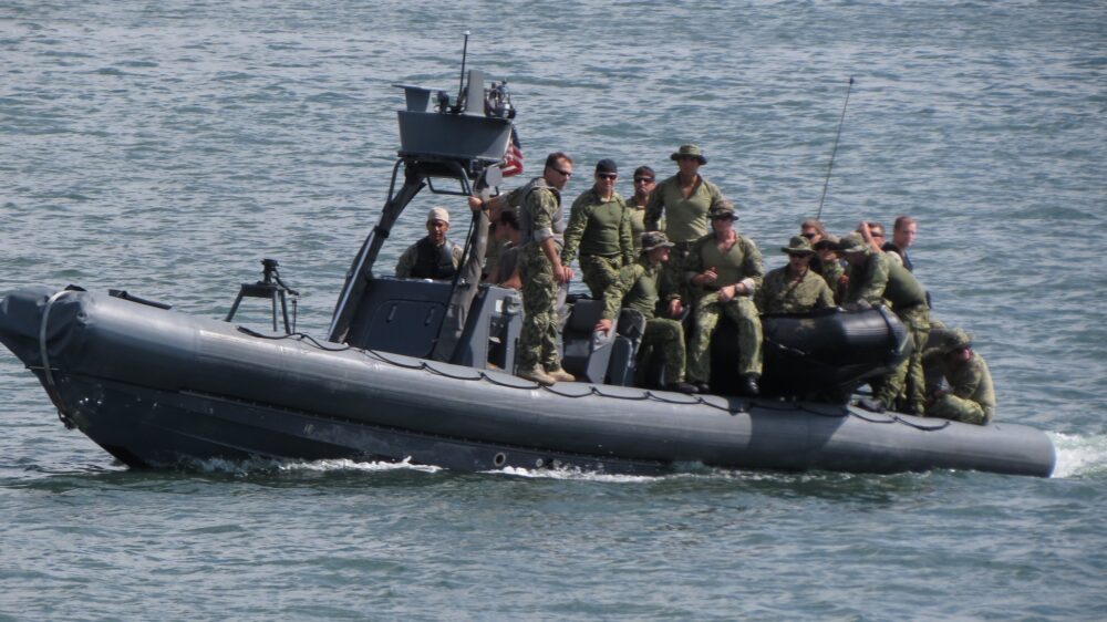 Пропавшие у берегов Сомали военные захватывали корабль с оружием хуситов