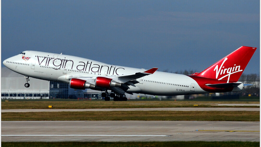 Рейс Virgin Atlantic до Нью-Йорка отменили после того, как пассажир заметил, что из крыла вывалились несколько болтов