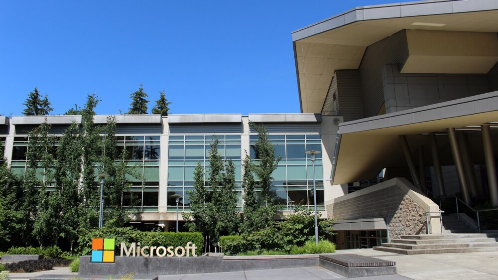 Microsoft стала второй в мире компанией с капитализацией $3 трлн