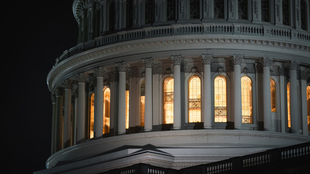 Конгресс США успел принять новый временный бюджет за день до шатдауна