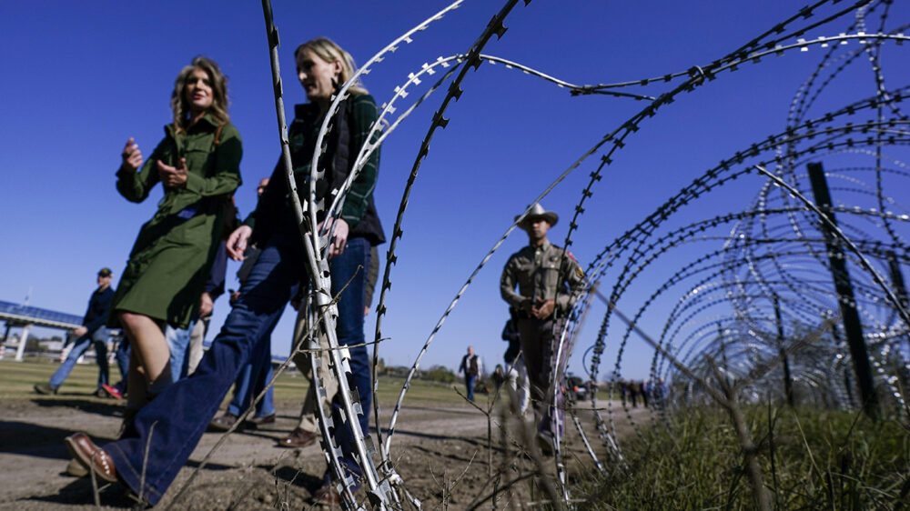 Верховный суд США занял сторону Байдена в споре с Техасом по поводу колючей проволоки на границе