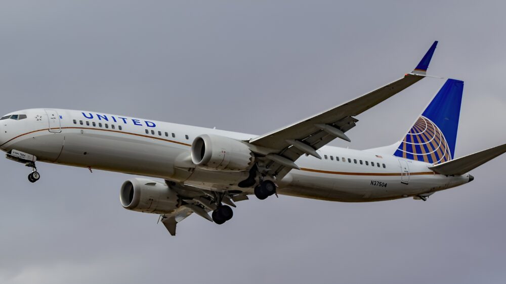 Alaska Airlines и United Airlines отменили сотни полетов после инцидента с дверью Boeing 737 MAX 9