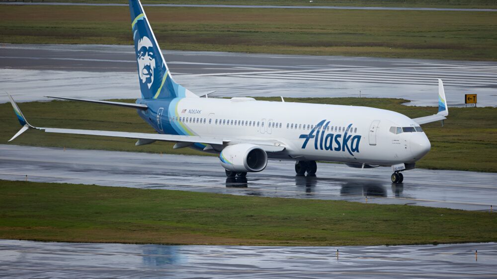 Boeing увеличит количество технических проверок 737 MAX 9 после инцидента с выпадением двери