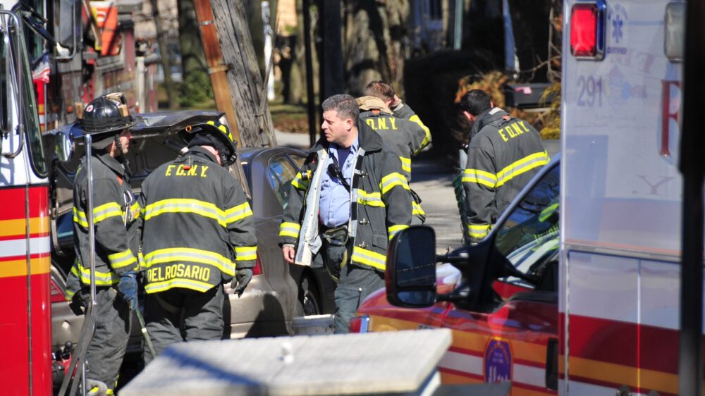 Здание обрушилось в Бруклине при незаконных работах, погиб строитель