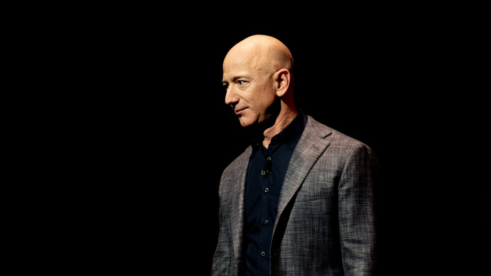 Безос продал 36 млн акций Amazon на $6 млрд