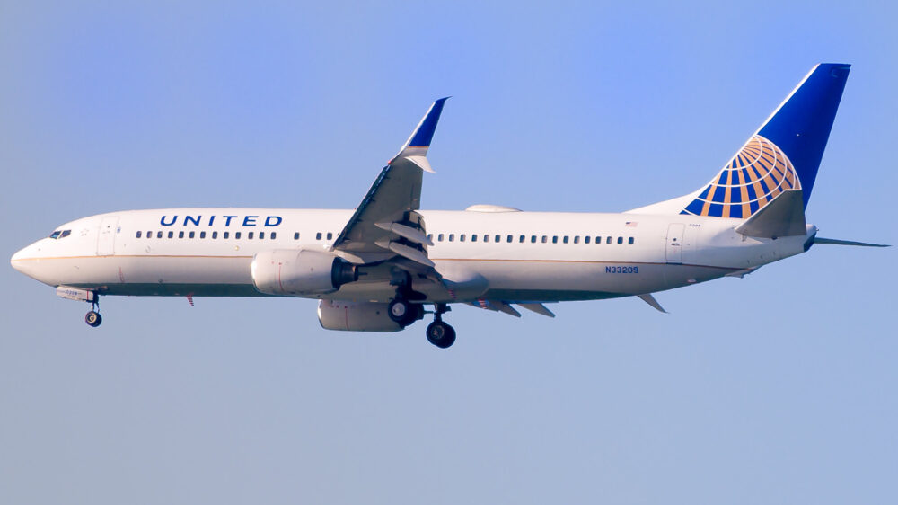 У следовавшего в Бостон боинга United Airlines в полете развалилось крыло
