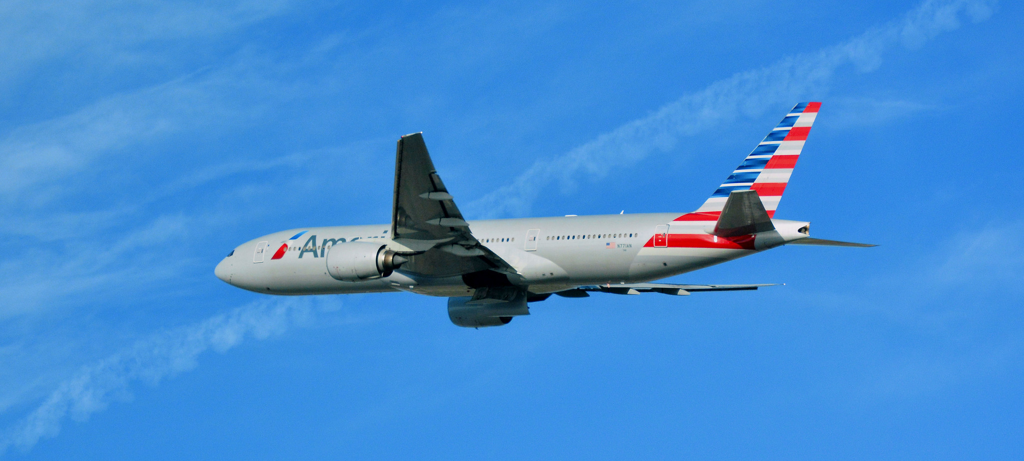 У боинга American Airlines в полете треснуло лобовое стекло