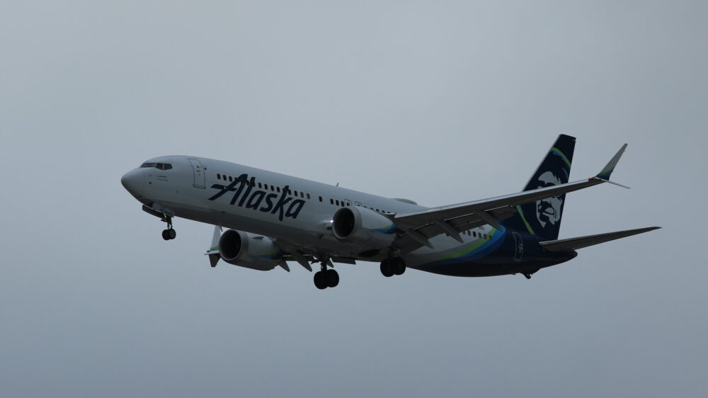 В боинге Alaska Airlines, у которого оторвало дверь, не хватало четырех болтов — отчет