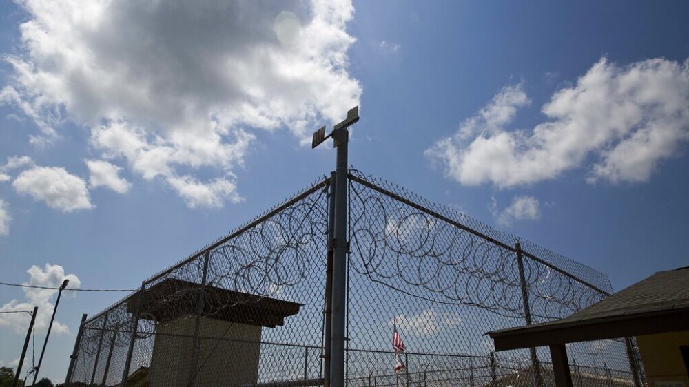 Заключенный из камеры смертников в Алабаме оспорил решение штата о казни с применением азота