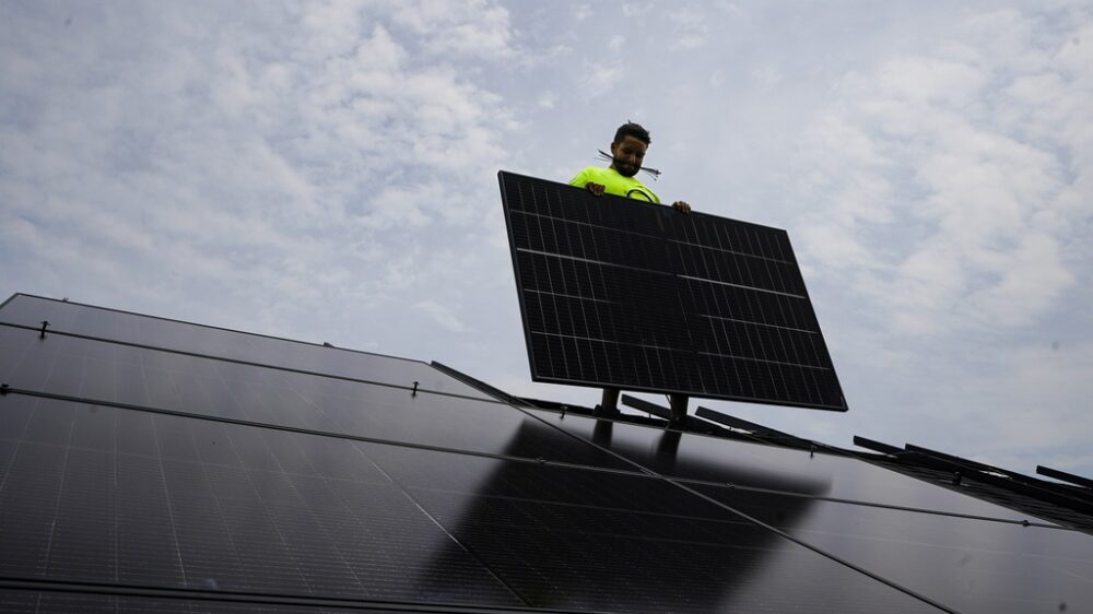 Администрация Байдена ищет поставщиков, чтобы обеспечить 13 штатов на 100% чистой энергией к 2030 году