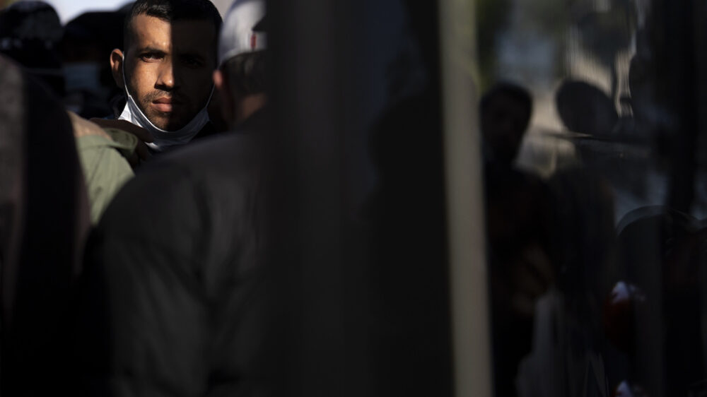 Сотни беженцев в Сан-Диего остались без помощи, рискуя обострить миграционный кризис