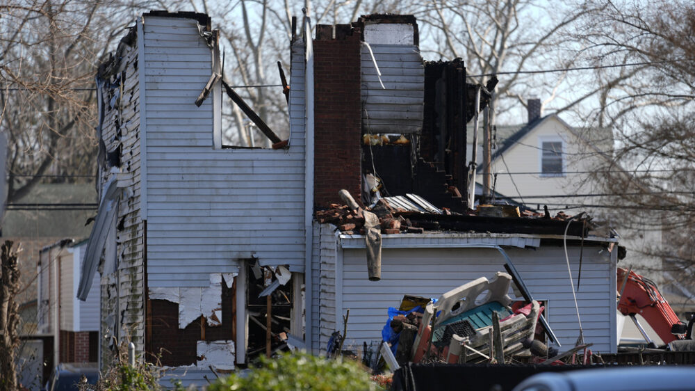 Пожар и перестрелка в Пенсильвании: несколько человек пропали без вести, двое полицейских ранены