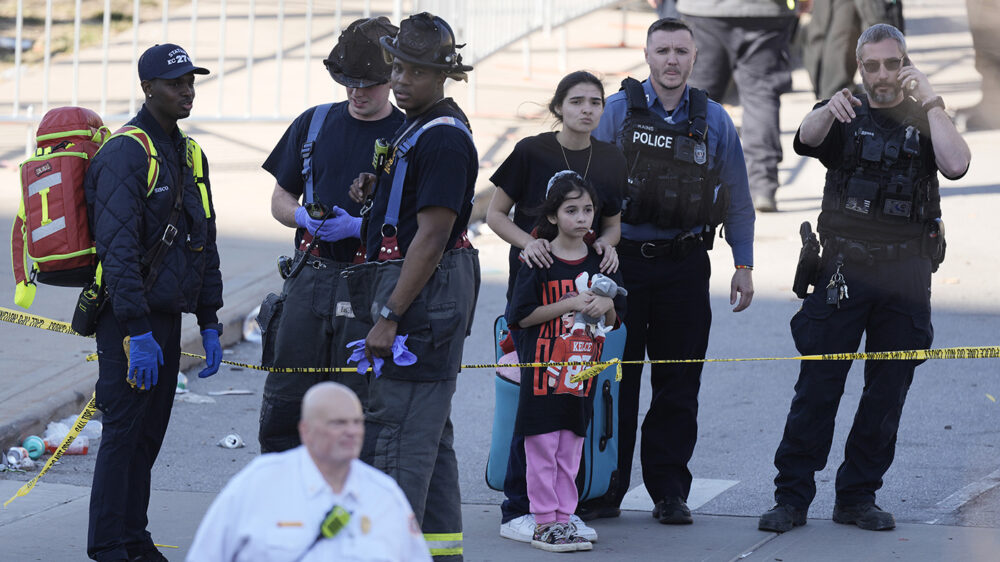 Стрельба в Канзас-Сити оказалась не связана с терроризмом, двое из задержанных — подростки