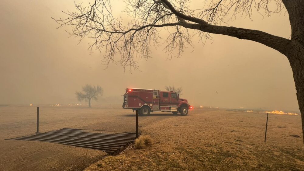 Два человека погибли при пожарах в Техасе, площадь которых превысила рекордный 1 млн акров