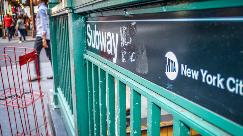 Как власти Нью-Йорка пытаются обеспечить безопасность городского метро