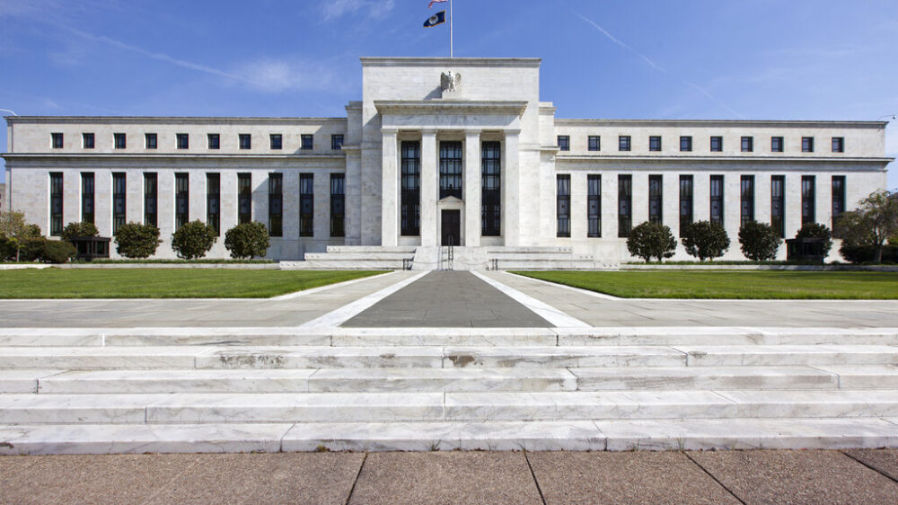 ФРС сохранила ключевую ставку на уровне 5,25-5,5%