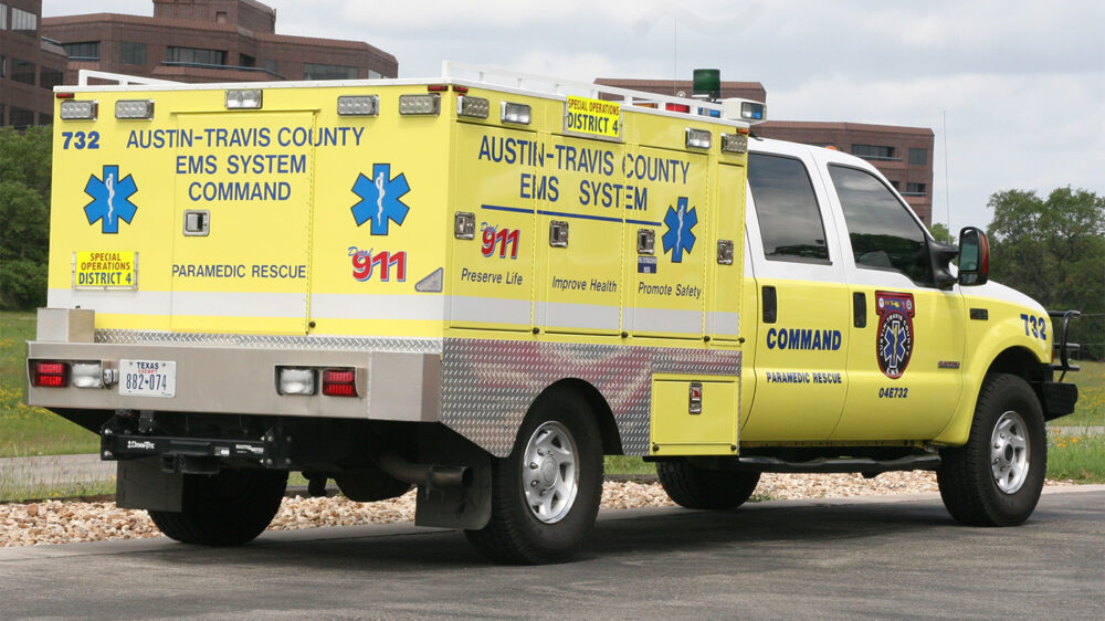 Двое погибли, более 30 пострадали в ДТП со школьным автобусом в Техасе
