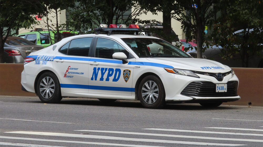 Близняшек в гастрономе Нью-Йорка ударил ножом отвергнутый ухажер, одна девушка погибла