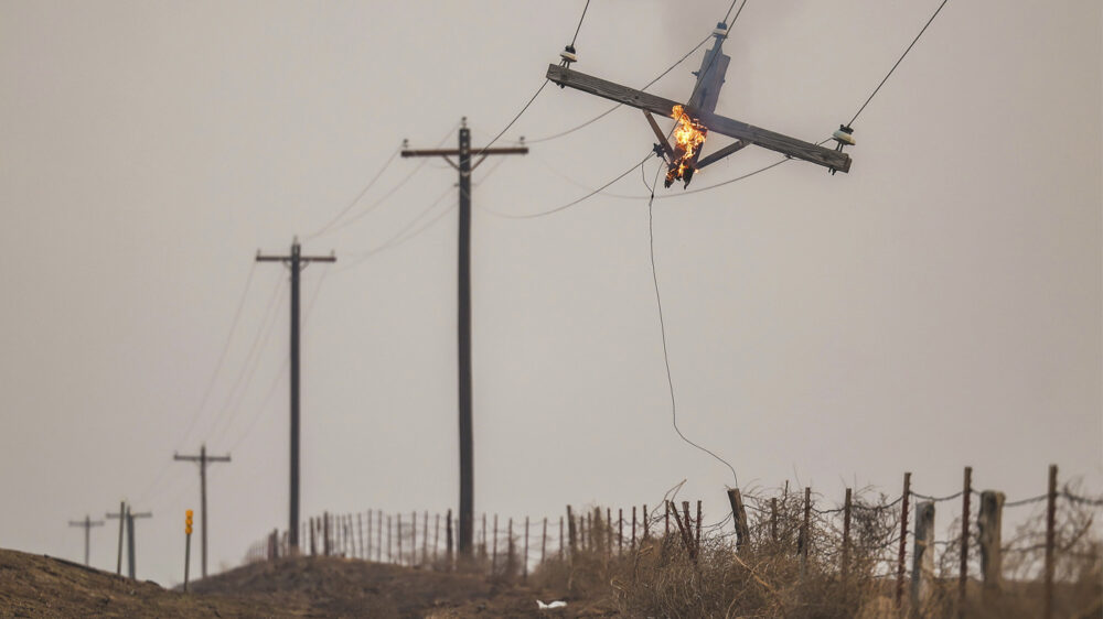 В крупнейших пожарах Техаса обвинили энергетическую компанию и ее упавший столб