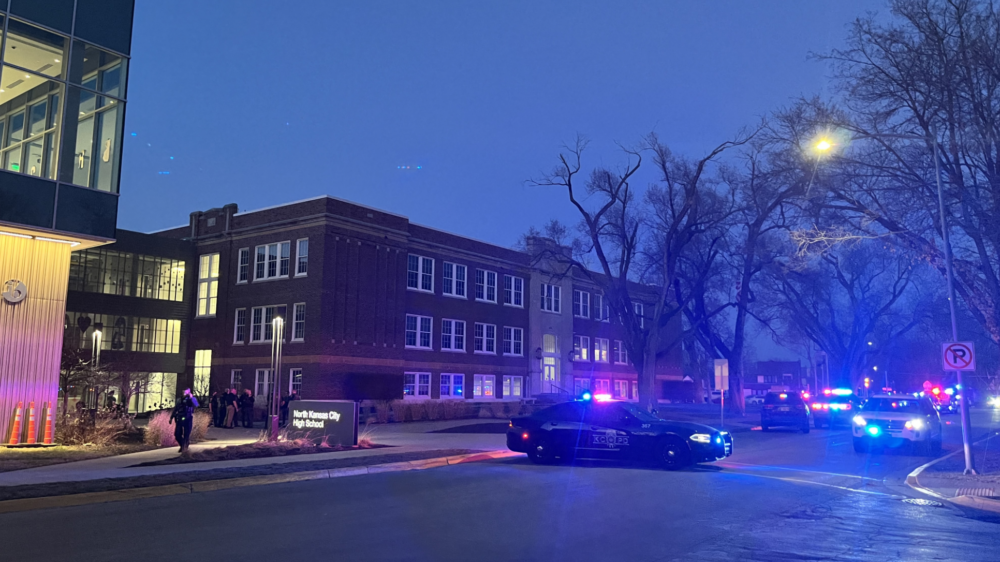 Два человека пострадали при стрельбе в конце школьного матча в Норт-Канзас-Сити
