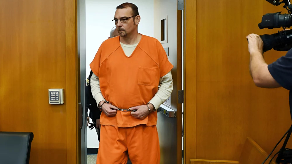 Отца скулшутера из Мичигана признали виновным в непредумышленном убийстве
