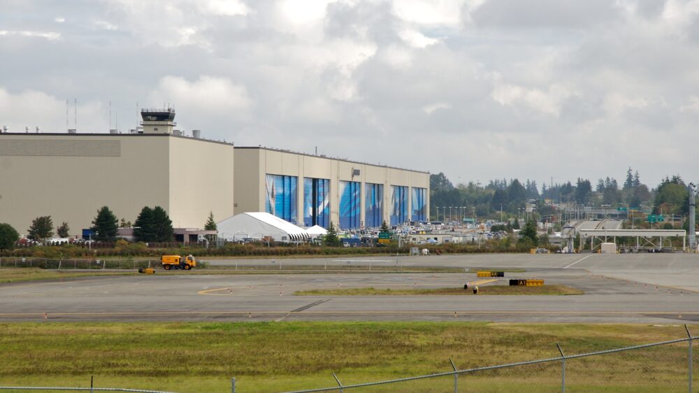 Boeing отчитался о $350 млн квартальных убытков после инцидента с выпадением заглушки двери