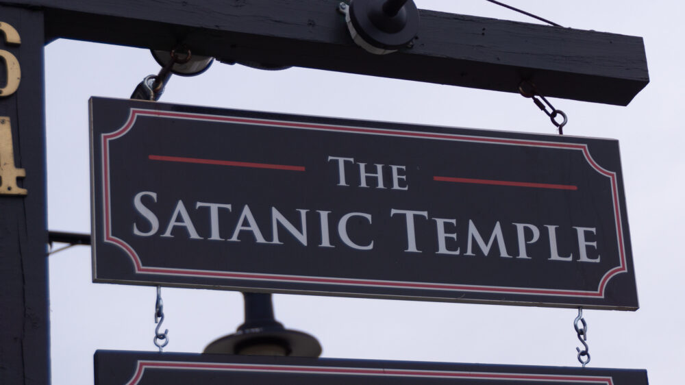Неизвестные попытались взорвать храм сатанистов в Массачусетсе