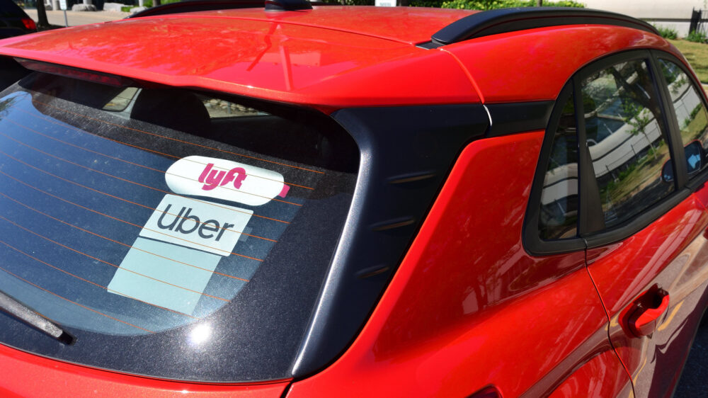 Агрегаторы такси Uber и Lyft грозятся уйти из Миннеаполиса из-за высокого МРОТ