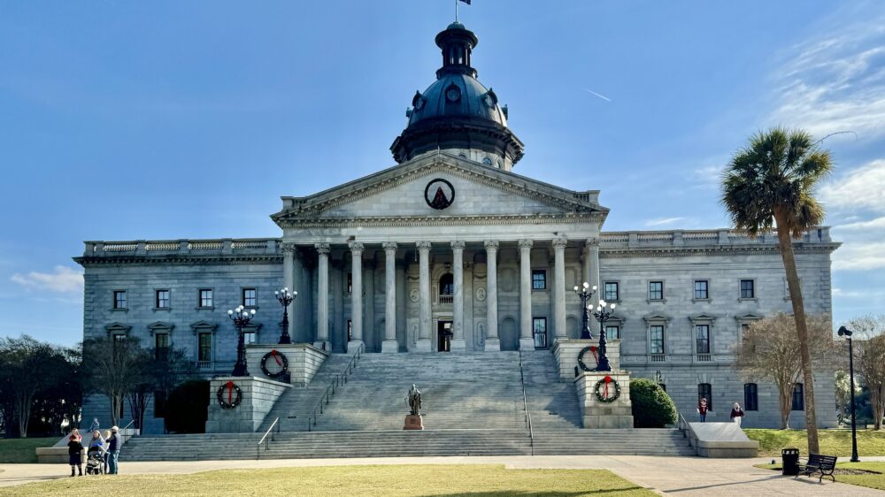 Гендерные туалеты, книжная цензура и снижение налогов: в Южной Каролине одобрили новый бюджет