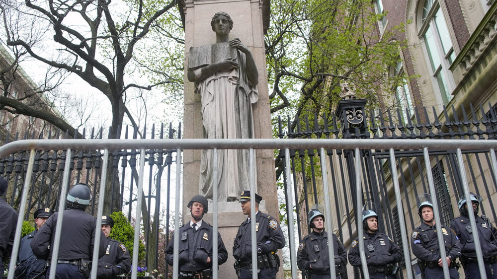 Более 100 пропалестинских демонстрантов арестовали при разгоне лагеря в Нью-Йорке