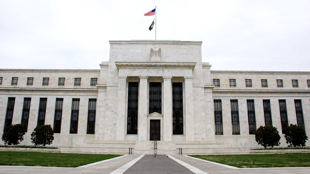 ФРС оставила ключевую ставку без изменений