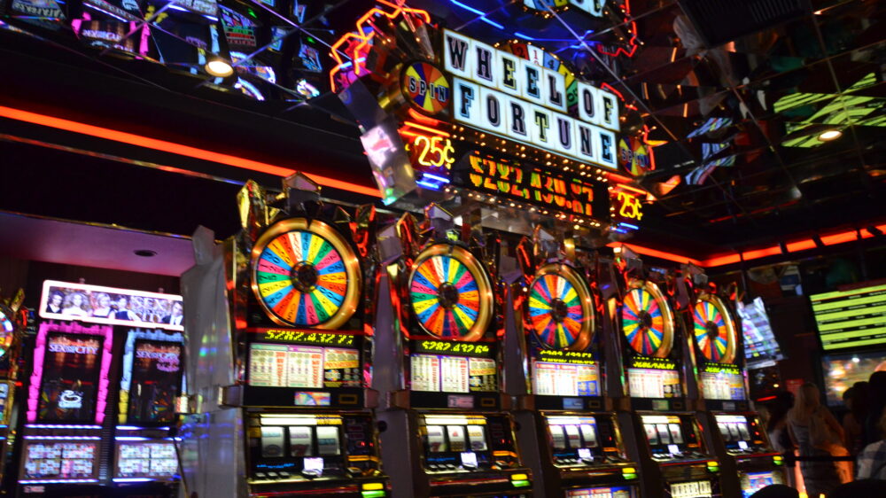 Пенсионерка из Нью-Джерси выиграла $2,5 млн, но казино не хочет платить. Теперь она требует еще больше