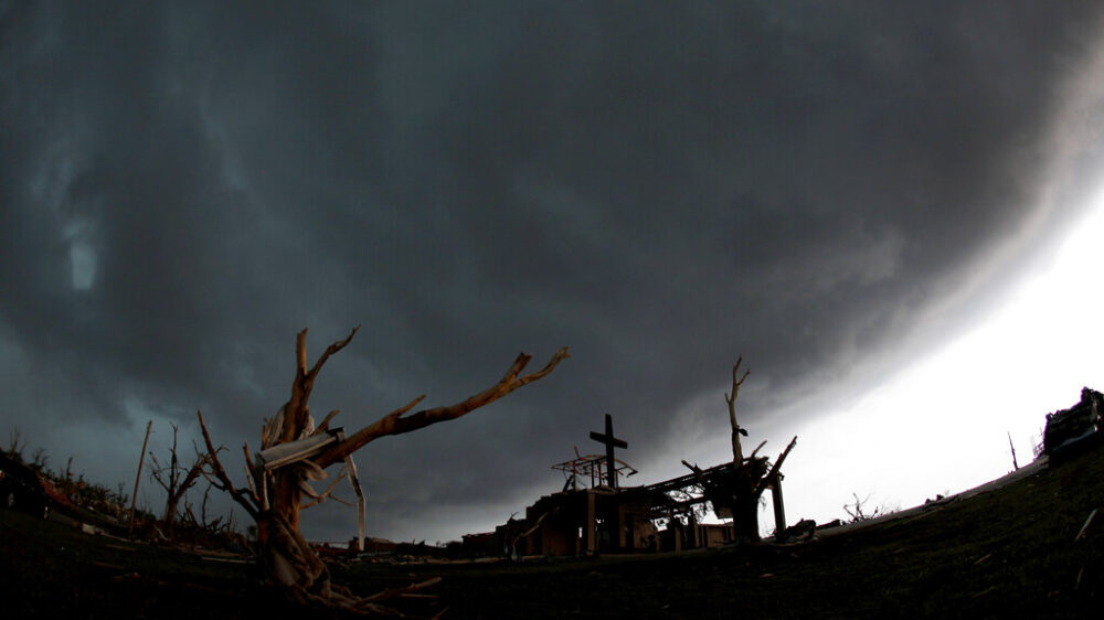 Не менее пяти человек, включая детей, стали жертвами мощного торнадо в Техасе