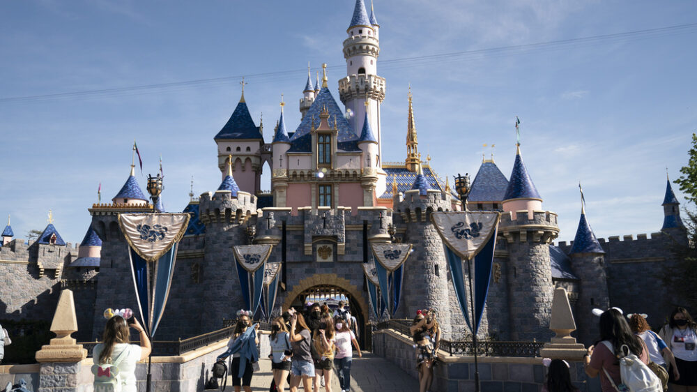 В Калифорнии одобрили план расширения Disneyland на $1,9 млрд, но этому рады не все