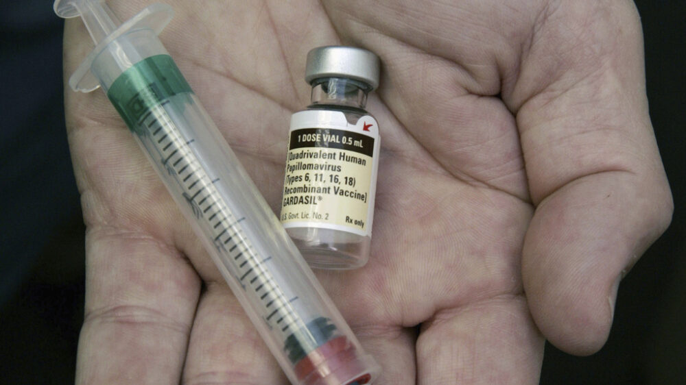 Более 42 млн американцев инфицированы ВПЧ, который может провоцировать рак. Спасет ли вакцина?