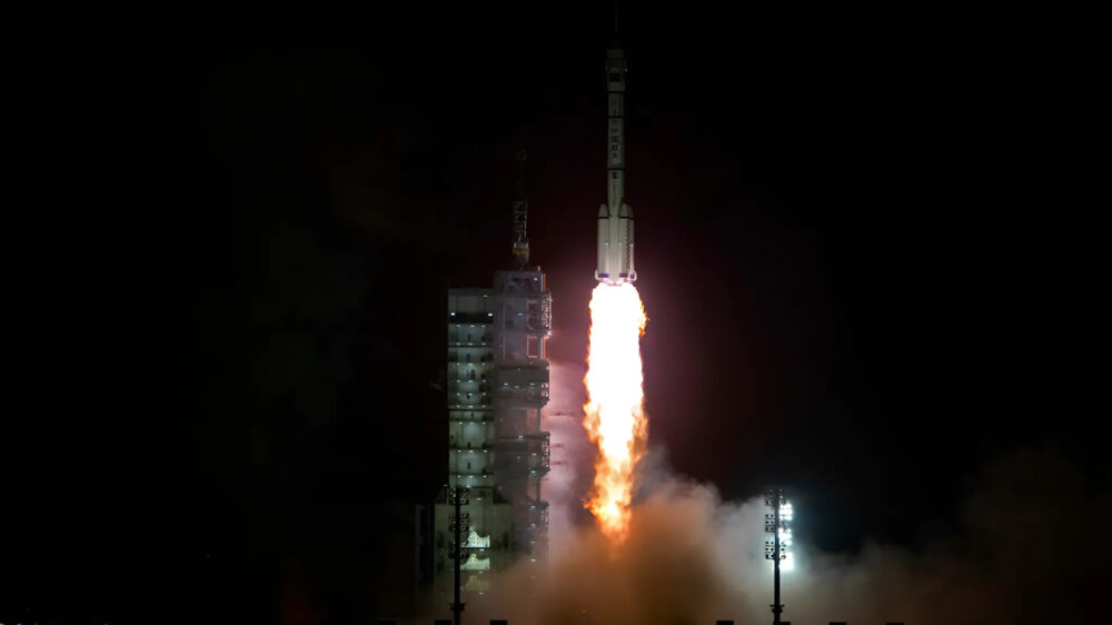 Космическая гонка: Китай первым в истории запустил возвратный модуль на обратную сторону Луны