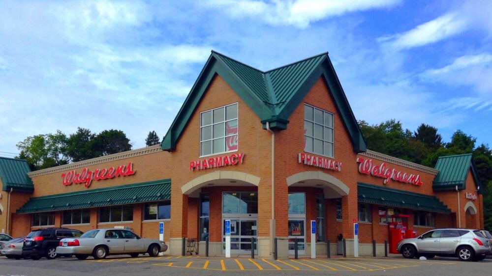 Почему Walgreens закрывает четверть своих аптек в США?