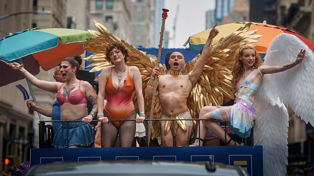 Крупнейший в США гей-парад в Нью-Йорке облили «кровью» и попытались заблокировать из-за Газы