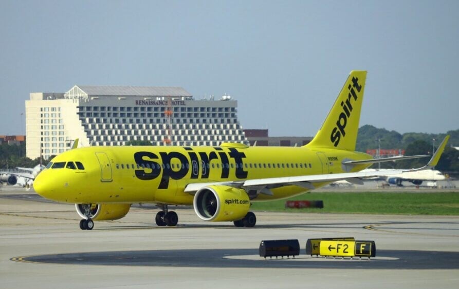 Лоукостер Spirit Airlines объявил о банкротстве: причины, последствия и планы на будущее