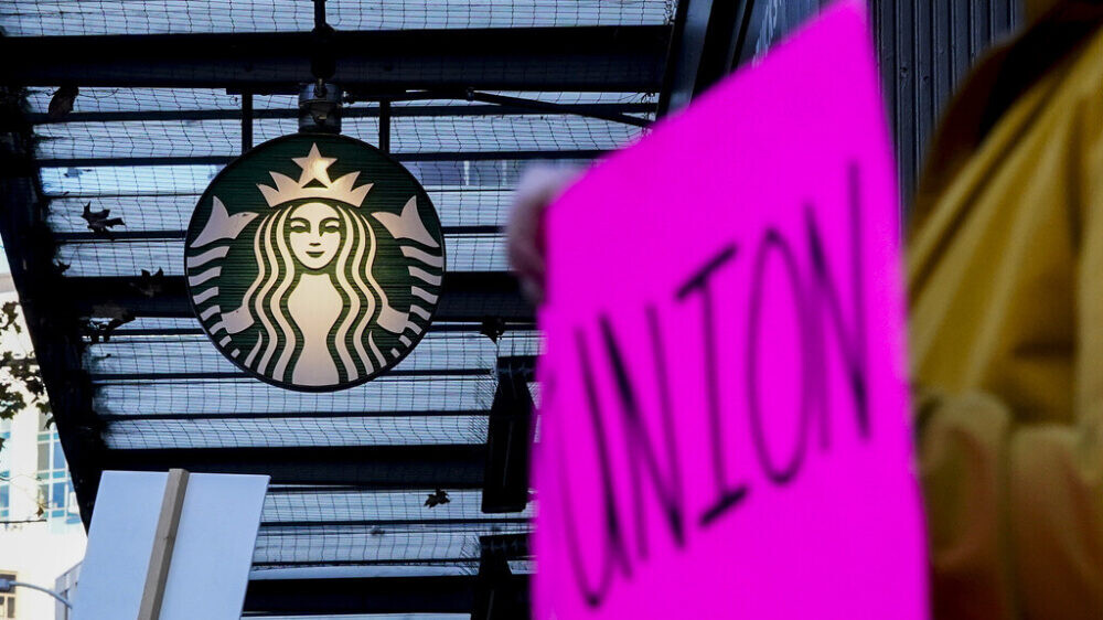 Тысячи сотрудников Starbucks и Amazon объявили бойкот «жадным» компаниям в преддверии Рождества