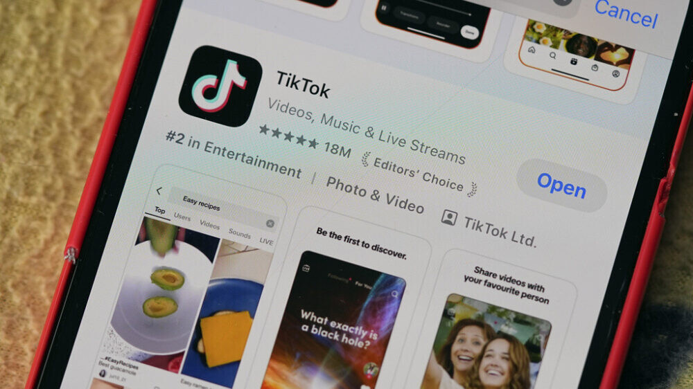 TikTok снова в строю — приложение вернулось в App Store и Google Play в США. Что дальше?