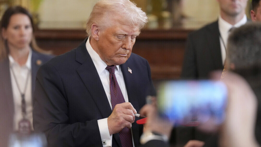 Трамп поручил рассекретить досье о вмешательстве России в выборы 2016 года