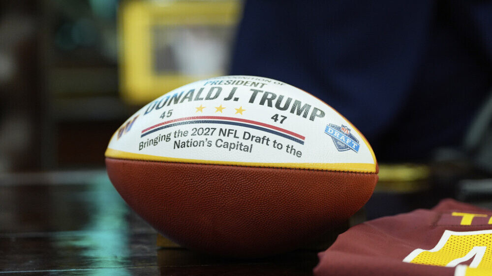Трамп объявил, что драфт NFL в 2027 году пройдет в Вашингтоне — там ожидают 1 млн болельщиков