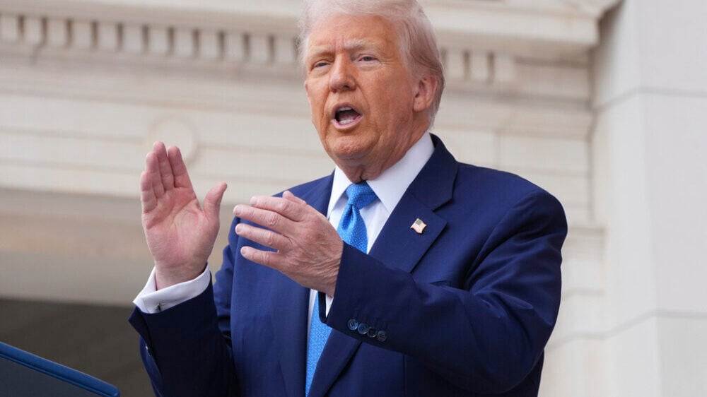 Трамп поздравил с Днем поминовения «мразей» и порадовался, что пропустил свой «второй срок»