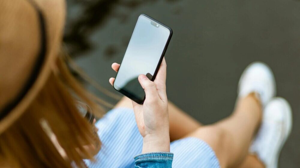 В сети завирусилось видео с новым «прозрачным смартфоном от Nokia». Что о нем известно?